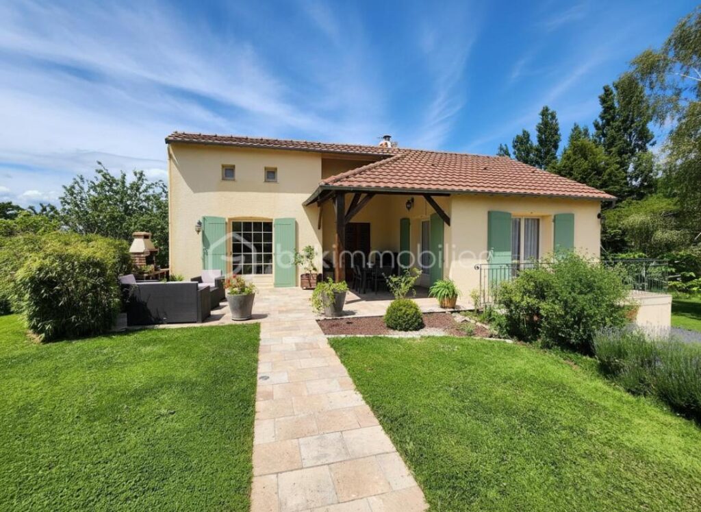 Maison familiale entretenue avec soin – 125 m² habitables – environnement calme et verdoyant – 6 pièces – 3 chambres – 125 m²
