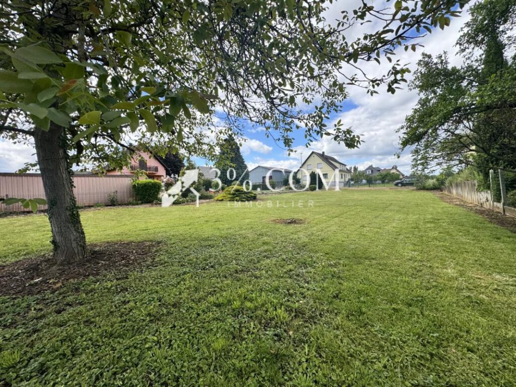 3%COM Très beau terrain constructible 9 ares – NR pièces – NR chambres – 912 m²