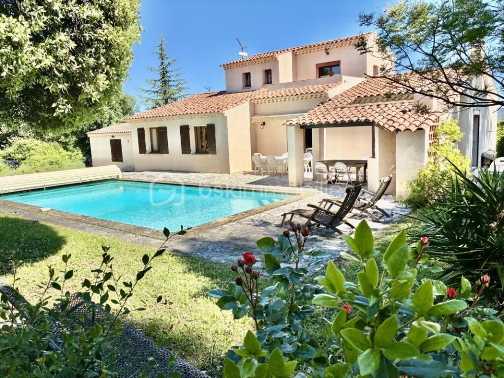 Aix-en-Provence Nord – Célony | Maison familiale avec piscine sur 3 000 m² au calme – 5 pièces – 4 chambres – 132 m²