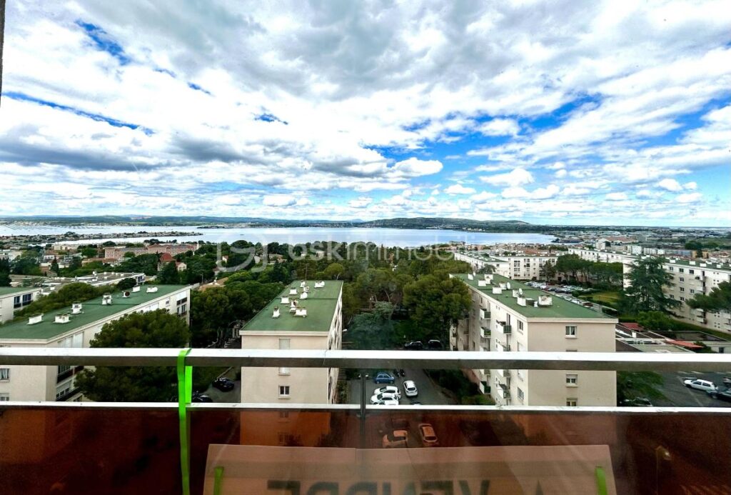 Appartement 74 m² à rénover – Vue étang – 8ᵉ étage avec ascenseur – Sète – 4 pièces – 3 chambres – 74 m²