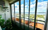 Appartement lumineux traversant entièrement rénové – Vue étang- Parking – Cave – 3 pièces – 2 chambres – 52 m²