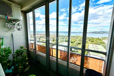 Appartement lumineux traversant entièrement rénové – Vue étang- Parking – Cave – 3 pièces – 2 chambres – 52 m²