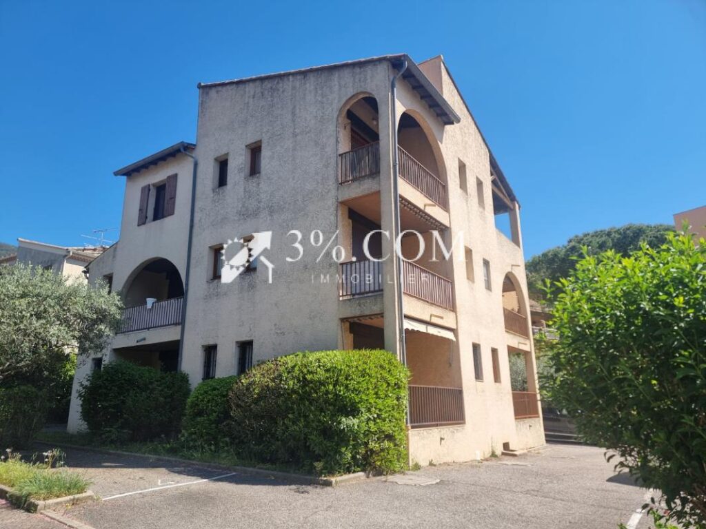 JOLI APPARTEMENT 2 PIECES A RAFRAICHIR DANS PETITE COPRO AU – 2 pièces – NR chambres – 43 m²