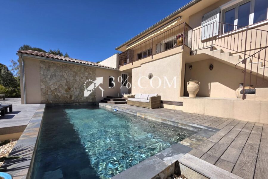 Maison à vendre à Saint raphael — Vue parc & jardin — photo 2