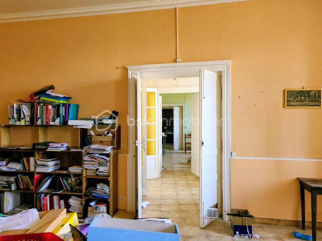 Volumes et potentiel – Maison de 240 m² avec vue dégagée sur la Garonne – 7 pièces – 4 chambres – 207 m²