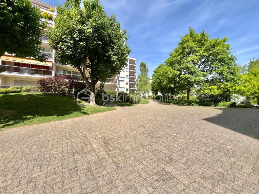 DIJON Montchapet : Dernier étage/terrasse appartement duplex 64m² – 1 chambre avec piscine et garage – 2 pièces – 1 chambre – 63 m²