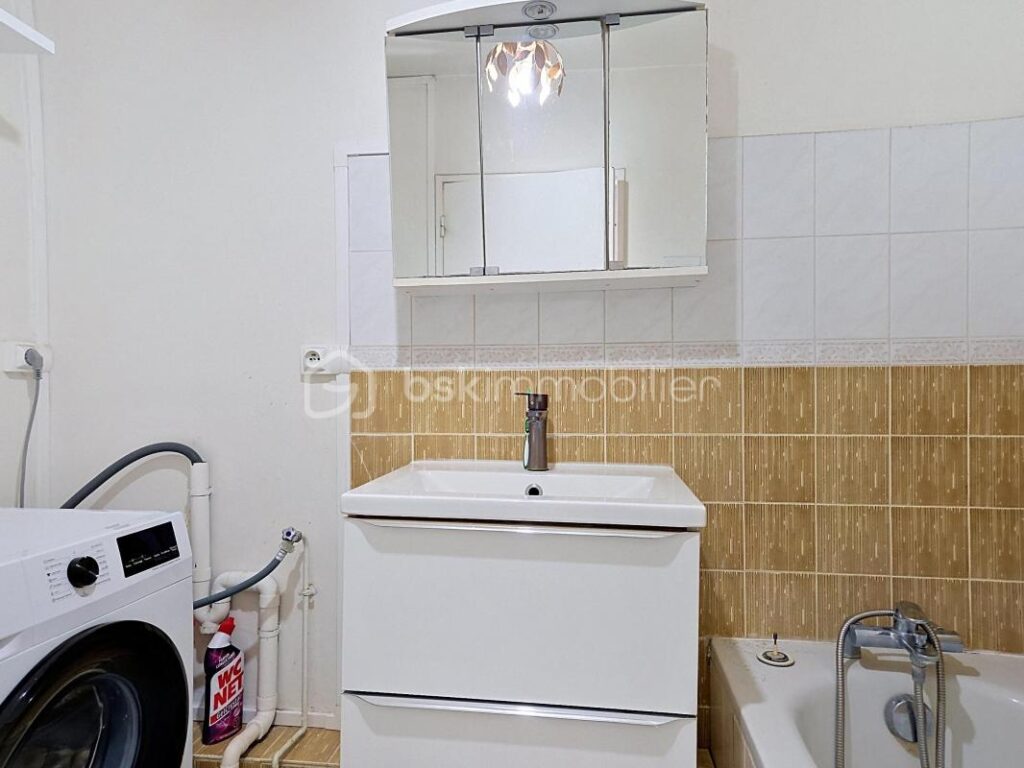 RUEIL-MALMAISON – Résidence du Bois Préau – Studio dernier étage vue arborée avec balcon, parking et cave – 1 pièce – NR chambres – 26 m²