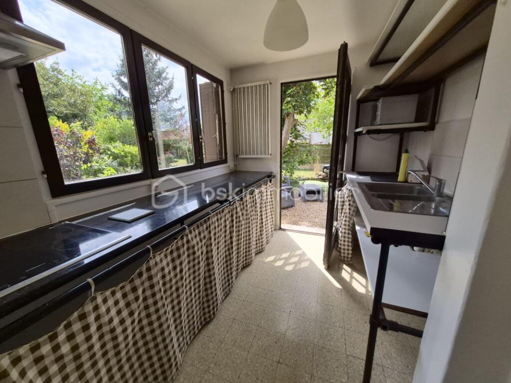 Belle maison de 113.75 m2 avec terrain, sous sol – 6 pièces – 4 chambres – 113 m²