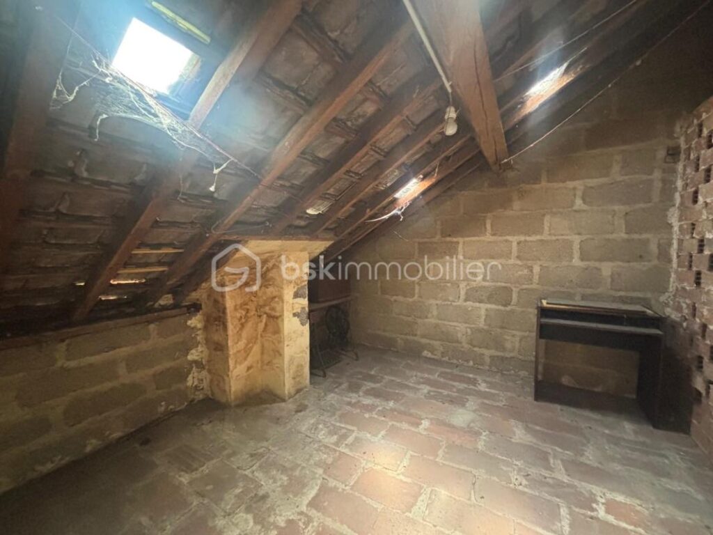 *** Nouveauté : Superbe Appartement très lumineux , refait entièrement à neuf, situé au cœur d&rsquo;un secteur recherché de la ville de Sens*** – 3 pièces – 2 chambres – 52 m²