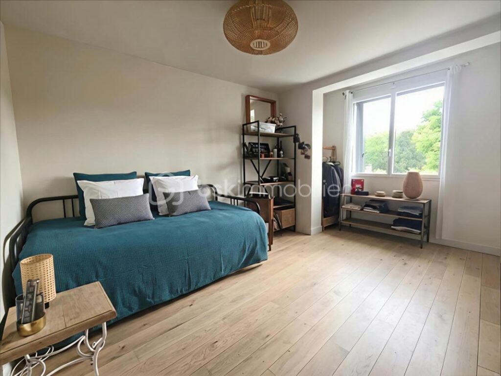 Charmante maison au coeur du village avec jardin – 6 pièces – 4 chambres – 142 m²