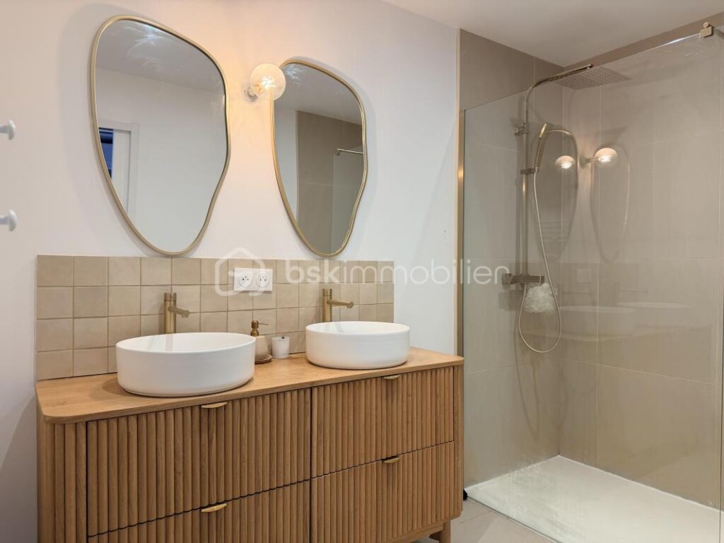NOUVEAUTE COUP DE COEUR! Une opportunité rarissime : Votre refuge &lsquo;pieds dans l&rsquo;eau&rsquo; – 5 pièces – 2 chambres – 102 m²