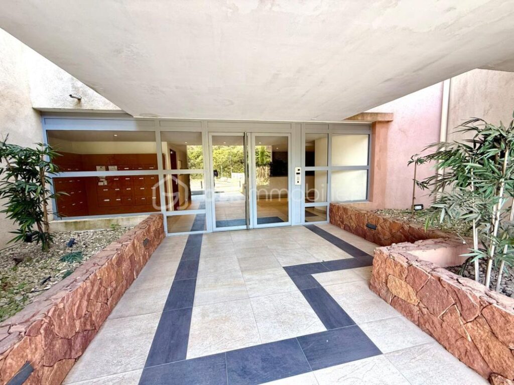 THEOULE / MER – APPT 3 PIECES – 67M² – VUE MER – PARKING – 5 MIN A PIED DE LA PLAGE – 3 pièces – 2 chambres – 67 m²