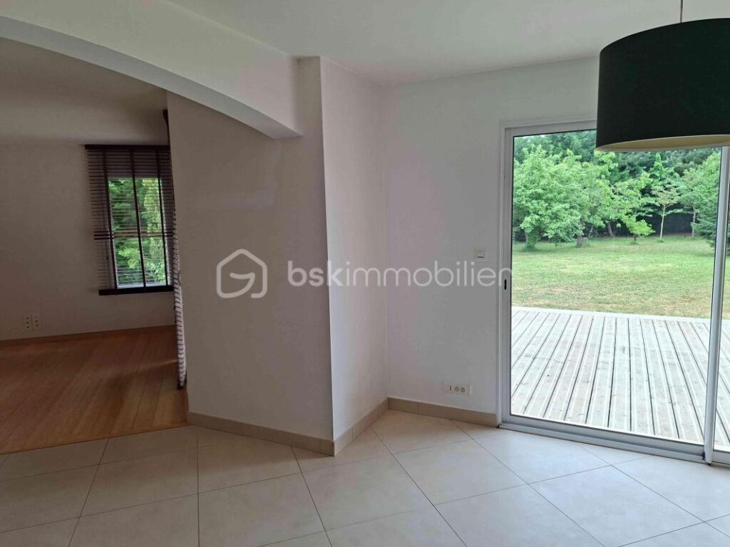 Belle maison contemporaine lumineuse et calme – 5 pièces – 3 chambres – 151 m²