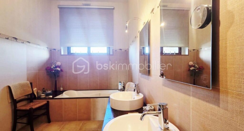 PROPRIETE D&rsquo;EXCEPTION AVEC PARC – PAS DE TRAVAUX – 12 pièces – 5 chambres – 353 m²