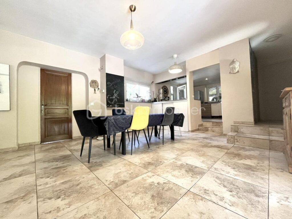 La villa d’architecte T10 – SAINT PAUL En FORET (83440) – 282 m2 – 10 pièces – 8 chambres – 282 m²