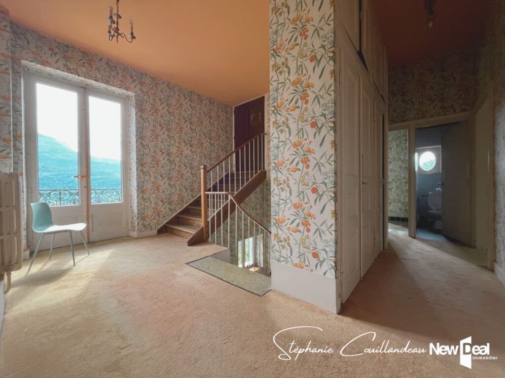 Grande maison de maître sur les hauteurs de Chambéry (limite Sonnaz) au calme avec vue dégagée – 8 pièces – 6 chambres – 213 m²