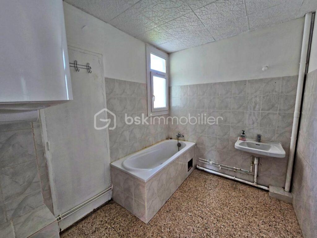🔥 DERNIER ÉTAGE – 69 m² – 3 CHAMBRES – 2 BALCONS – VUE ÉTANG – 121 000 € 🔥 – 4 pièces – 3 chambres – 69 m²