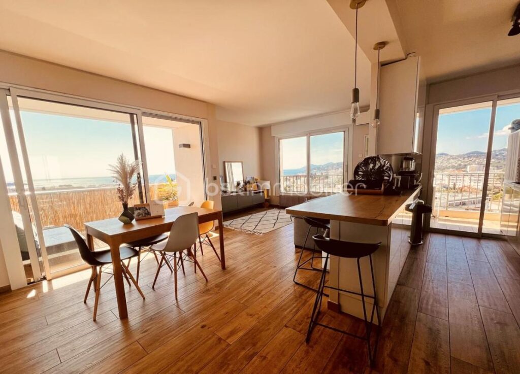 3 P, 72 M² – VUE MER PANORAMIQUE – 8ÈME ÉTAGE – ROI SOLEIL ANTIBES – 3 pièces – 2 chambres – 71 m²