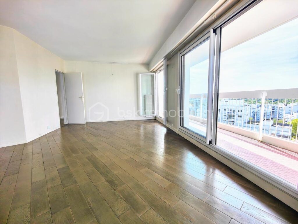 Bel appartement 3 chambres av 2 grands balcon cave 2 pl parking – 5 pièces – 3 chambres – 96 m²