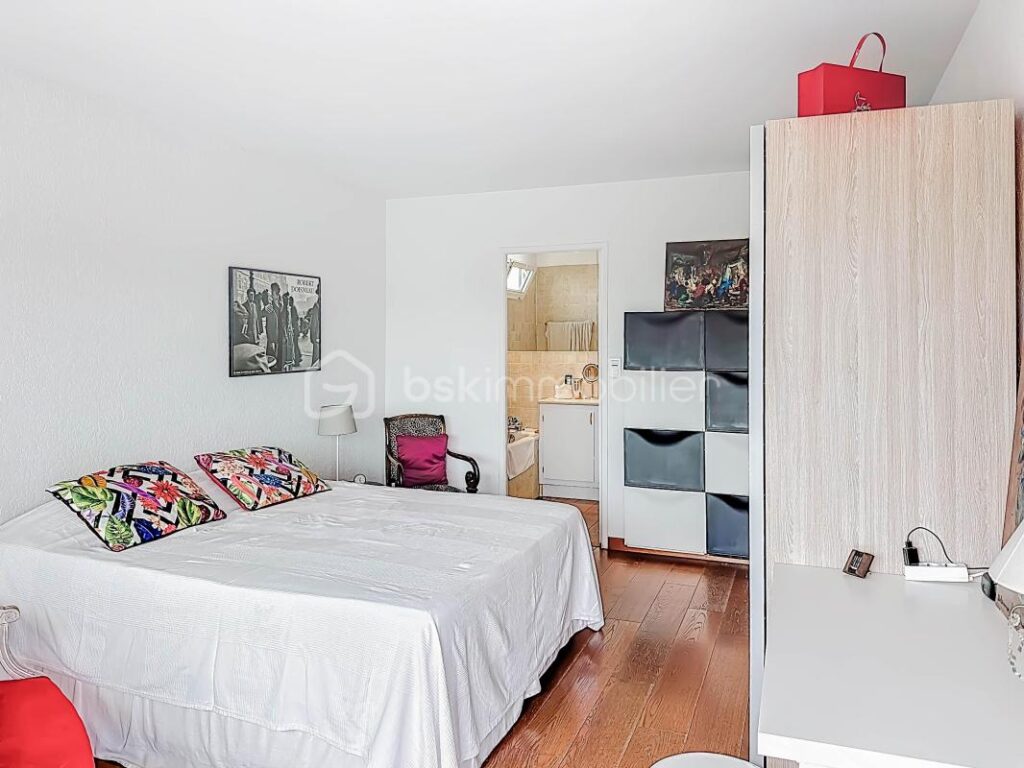 *** Magnifique Appartement T3 de standing Dernier étage Vue Mer Piscine à Port Camargue *** – 3 pièces – 2 chambres – 70 m²