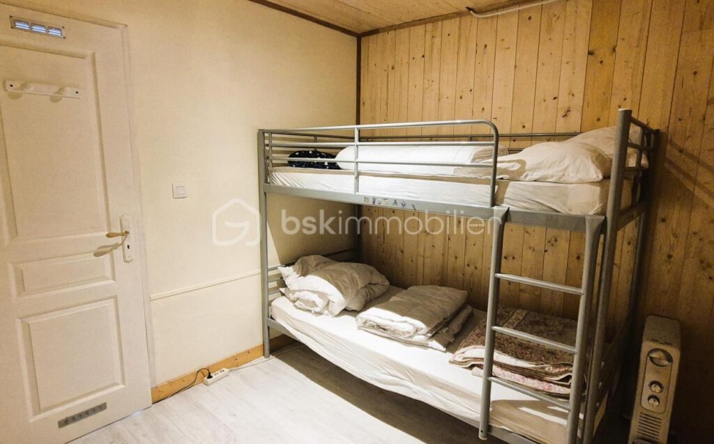 🏡🏔️ MAISON AVEC STUDIO INDÉPENDANT – VILLAGE D’ALLOS – VUE MONTAGNES – 6 pièces – 3 chambres – 108 m²