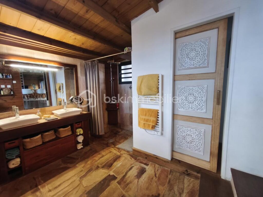 Villa 180 m² habitables – 5 pièces – 3 chambres – 180 m²