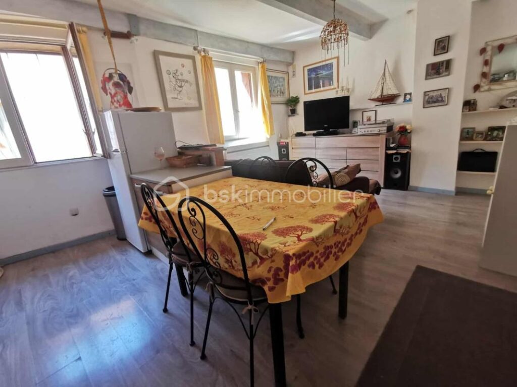 THOARD – Maison de village avec vue imprenable et fort potentiel locatif – 8 pièces – 5 chambres – 150 m²