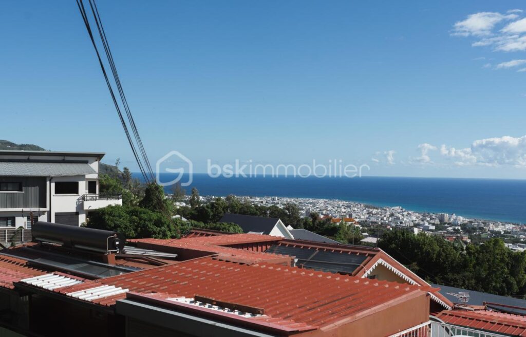À VENDRE – 2 maisons jumelée avec vue mer pour le prix d&rsquo;une – NR pièces – 5 chambres – 214 m²