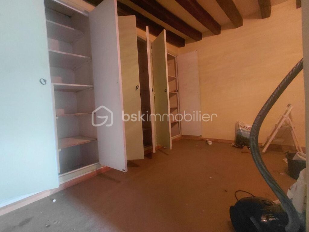 🏡 **Maison de village pleine de charme au cœur de Sault – 156 m² env. avec fort potentiel !** 🏡 – 6 pièces – 5 chambres – 156 m²