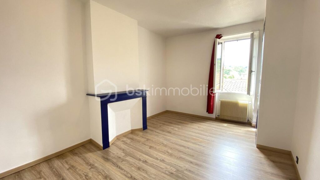 Appartement T4 rénové – 78 m² – Dernier étage – Proximité immédiate centre-ville Saint-Affrique – 4 pièces – 3 chambres – 78 m²