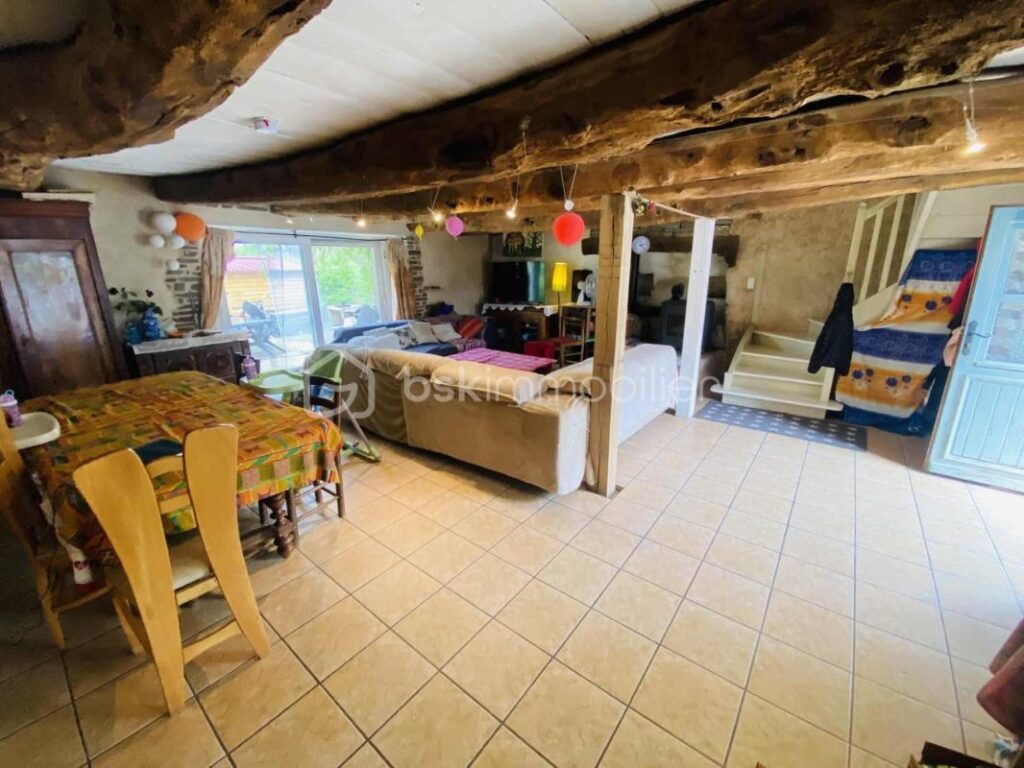 Maison de Village de 187 M² (Loyat 56800) – 7 pièces – 5 chambres – 187 m²