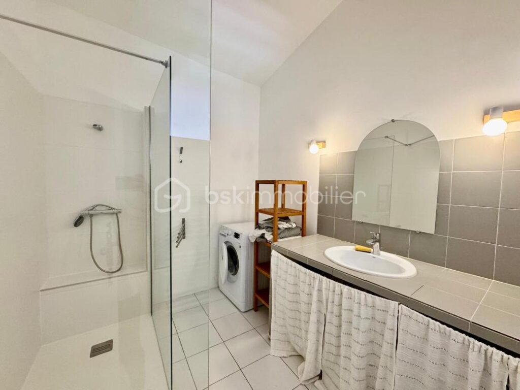 EGUILLES : Maison de ville 5 pièces avec cour – 5 pièces – 4 chambres – 100 m²