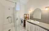 EGUILLES : Maison de ville 5 pièces avec cour – 5 pièces – 4 chambres – 100 m²