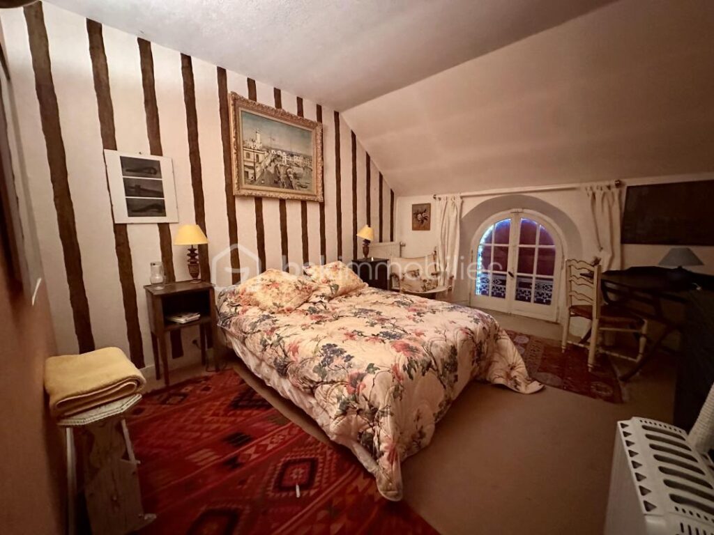 Maison de caractère – 8 pièces – 7 chambres – 250 m²