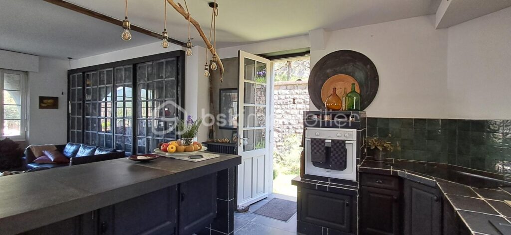 Elégante demeure de charme, aux pieds ces Cévennes, avec piscine et vue dégagée – 7 pièces – 6 chambres – 230 m²