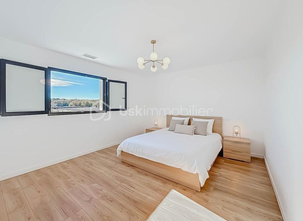 *** VILLA CONTEMPORAINE DE 130M2 AVEC GARAGE ET PISCINE – ARPAILLARGUES ET AUREILLAC *** – 5 pièces – 4 chambres – 120 m²