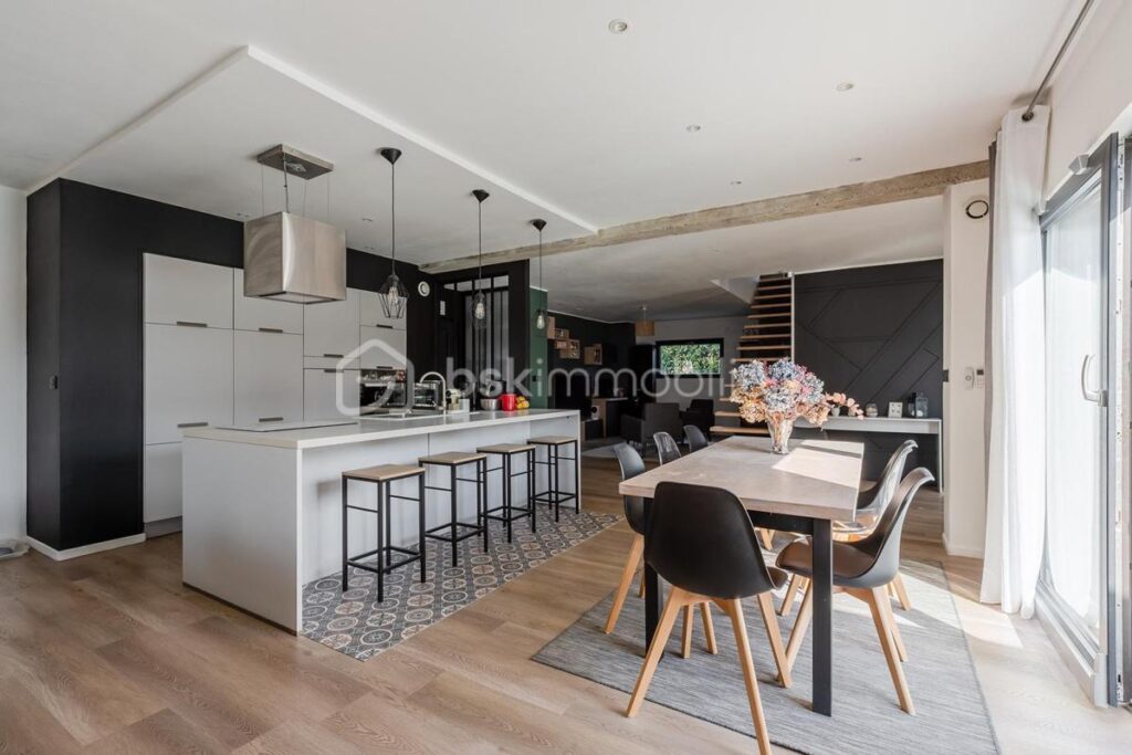 MAISON MODERNE QUASI AUTONOME AVEC PIECE DE VIE 80m2 – 5 pièces – 3 chambres – 163 m²