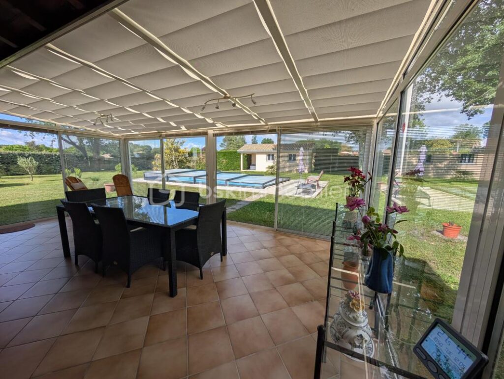 Maison traditionnelle de 151m2 avec parc arboré de 3653m2 au calme, 5 chambres, Pugnac – 7 pièces – 5 chambres – 151 m²