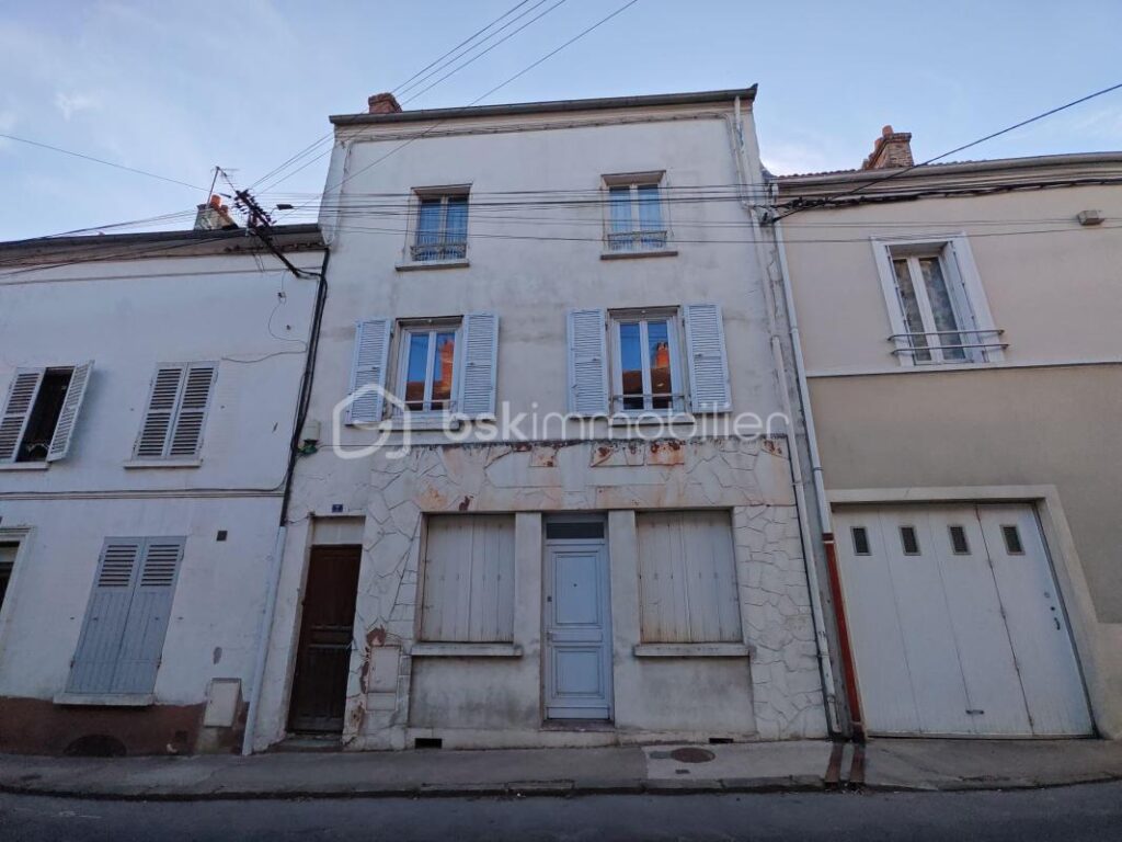 DUPLEX DE CHARME EN HYPERCENTRE – VUE TOITS & CACHET DE L’ANCIEN – 4 pièces – 2 chambres – 69 m²