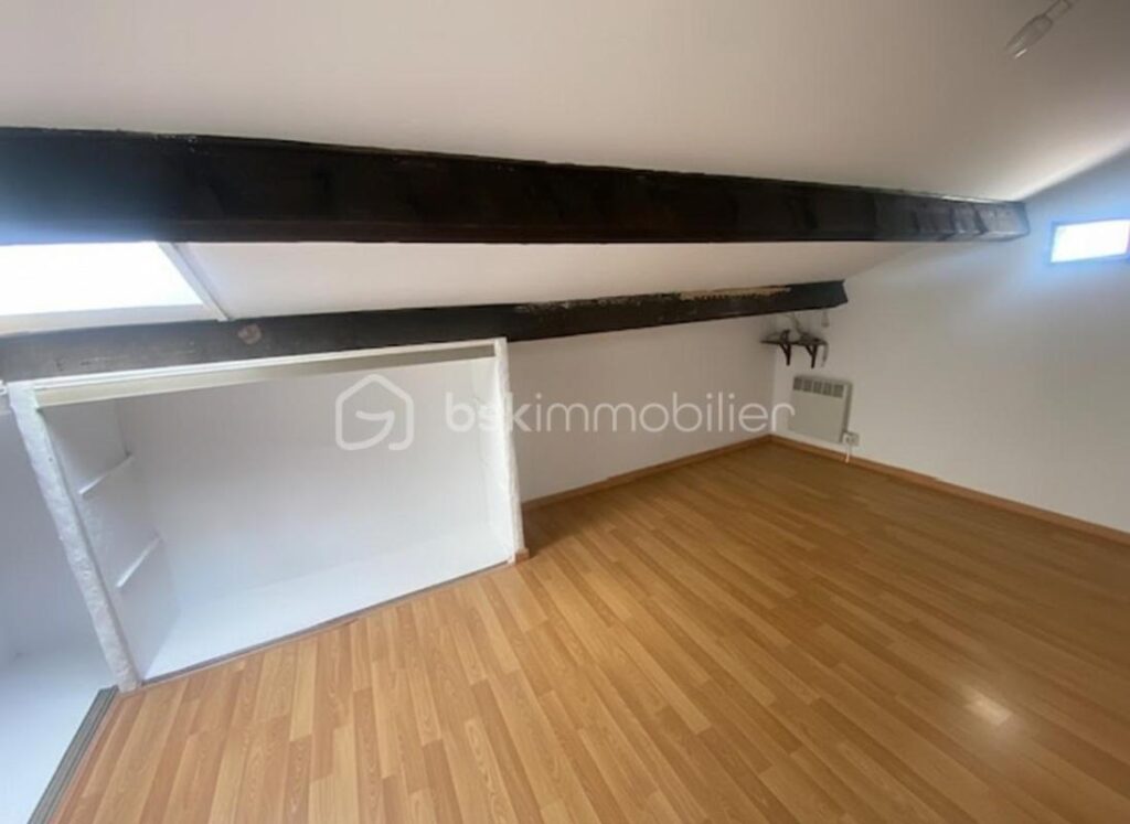 Habitez un duplex plein de charme tout en percevant un loyer mensuel – 4 pièces – 3 chambres – 82 m²