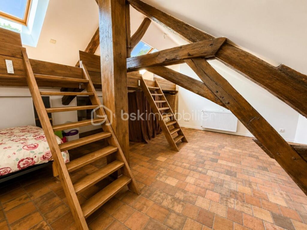 Maison de 130m2 – 3 chambres – Jardin avec vu sur l&rsquo;Yonne – 7 pièces – 3 chambres – 130 m²