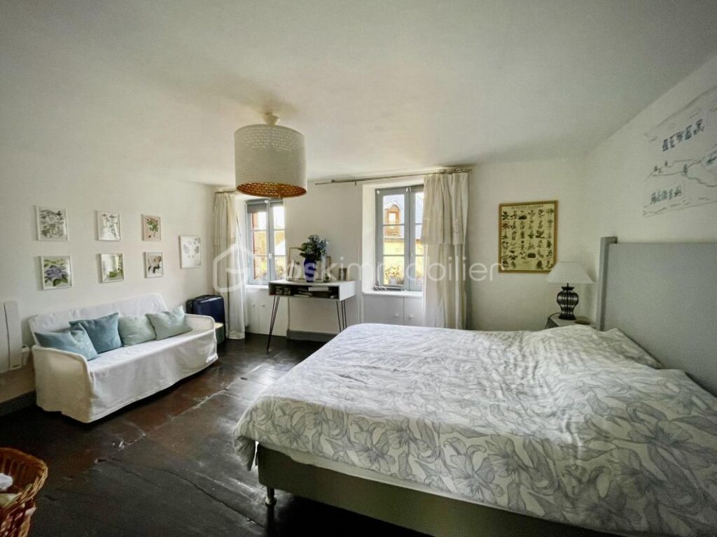 JOSSELIN – Maison de caractère avec jardin en surplomb et vue château – 7 pièces – 3 chambres – 132 m²