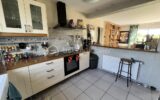Magnifique maison familiale contemporaine en lisière de la Forêt des Bertranges avec double carport et garage – 7 pièces – 5 chambres – 180 m²