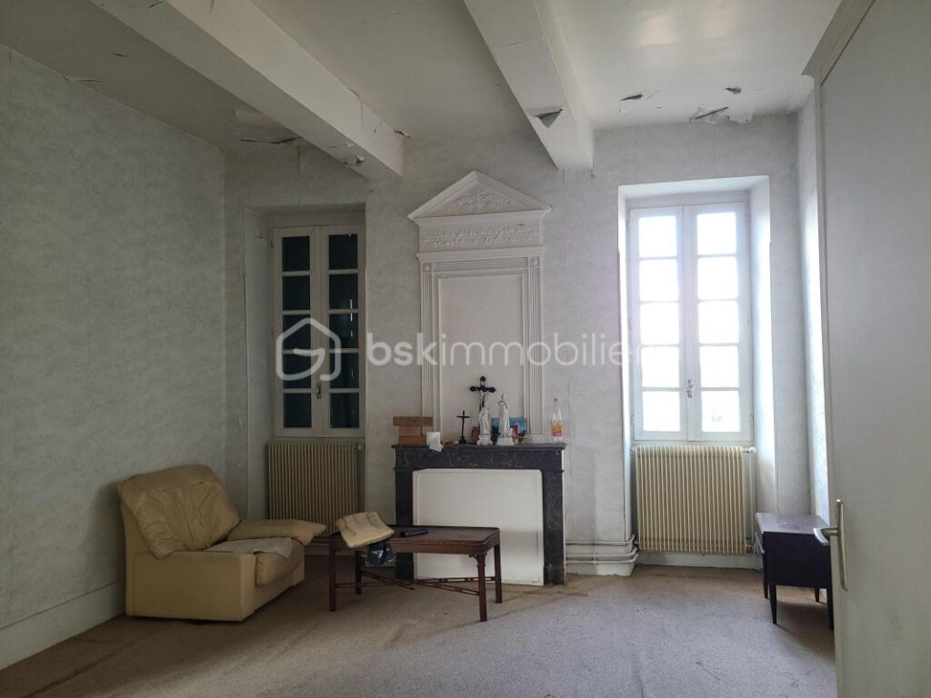 Volumes et potentiel – Maison de 240 m² avec vue dégagée sur la Garonne – 7 pièces – 4 chambres – 207 m²
