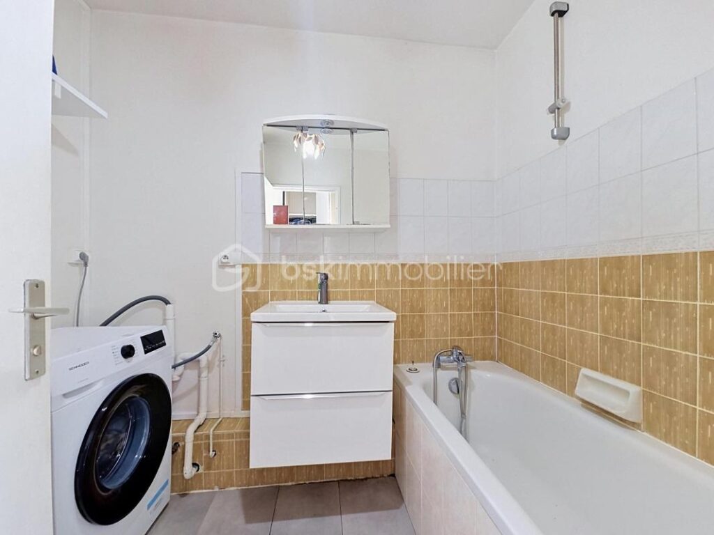 RUEIL-MALMAISON – Résidence du Bois Préau – Studio dernier étage vue arborée avec balcon, parking et cave – 1 pièce – NR chambres – 26 m²