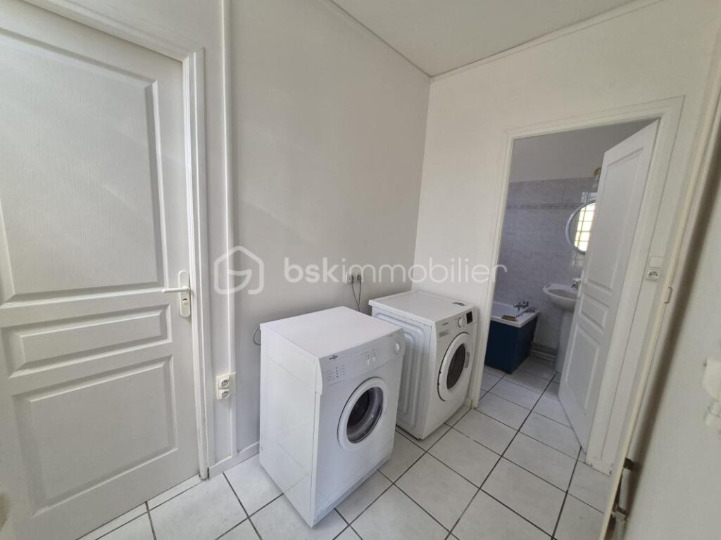 Belle maison de 113.75 m2 avec terrain, sous sol – 6 pièces – 4 chambres – 113 m²