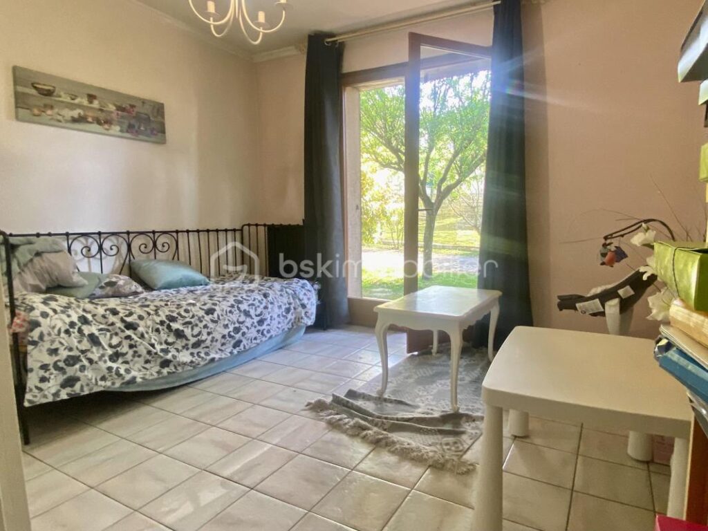 MONTFERMEIL QUARTIER DU MOULIN – 8 pièces – 6 chambres – 150 m²
