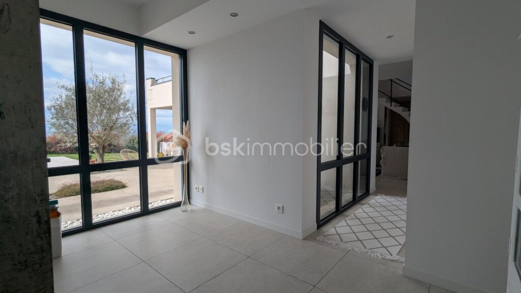 VILLA D&rsquo;ARCHITECTE – 6 pièces – 4 chambres – 163 m²