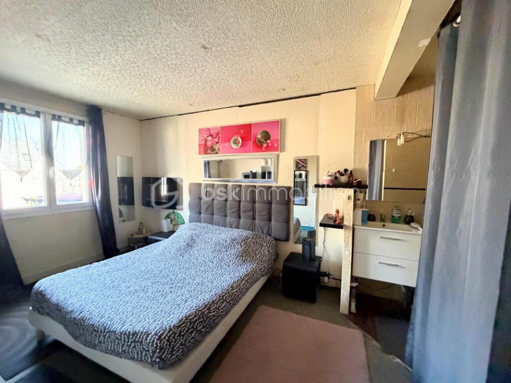 Maison de 106 m2 à rafraîchir de l’intérieur avec beaucoup d’atouts et en prime une belle vue sur les Pyrénées – 7 pièces – 4 chambres – 106 m²