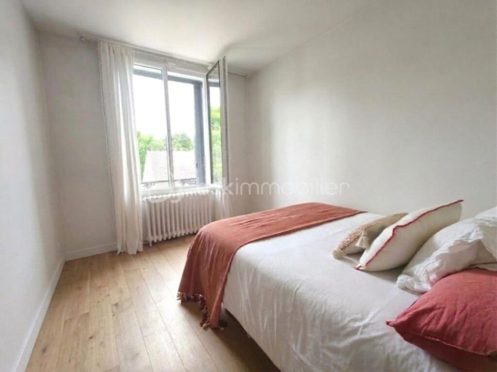 Charmante maison au coeur du village avec jardin – 6 pièces – 4 chambres – 142 m²